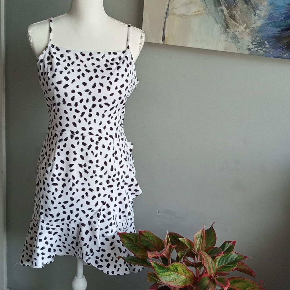 Bar III

Dot-Print Ruffled Mini Dress
 Size L